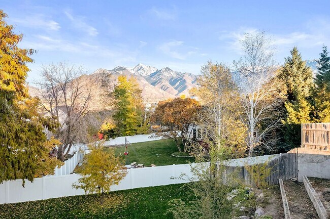Building Photo - Beautiful 4 Bedroom Home in Sandy!