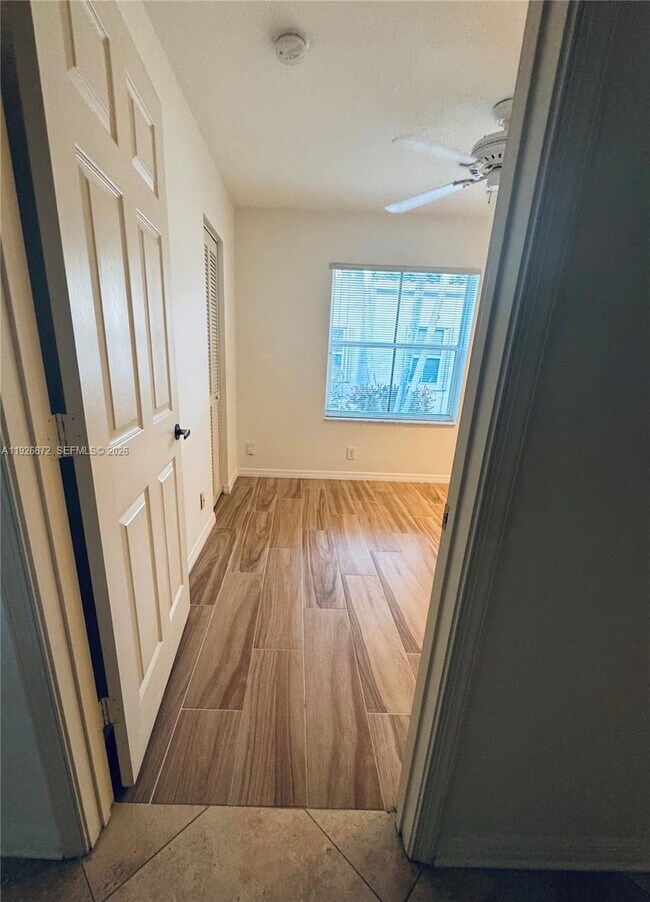 Building Photo - 815 Vista Meadows Dr