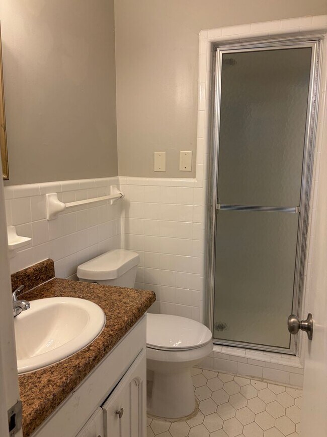 Building Photo - Move-In Ready 4BR/3BA Home with Spacious Layout & Large Yard