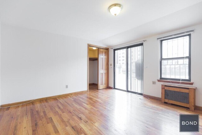 Building Photo - 59 W 73rd St