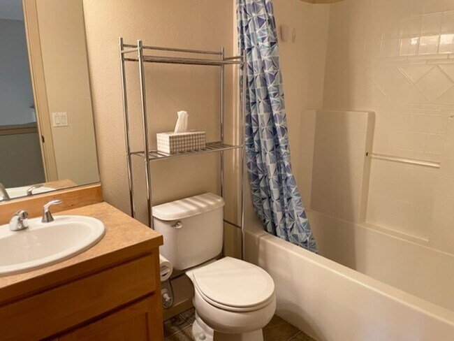 Building Photo - Beautiful 3 Bed 2.5 Bath Townhome in Talus, Issaquah