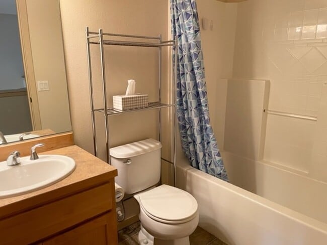 Building Photo - Beautiful 3 Bed 2.5 Bath Townhome in Talus...