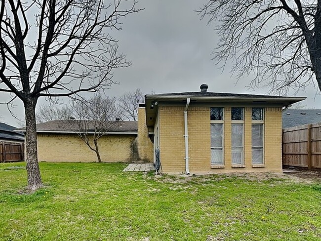 Building Photo - Quaint and cozy in Mesquite!