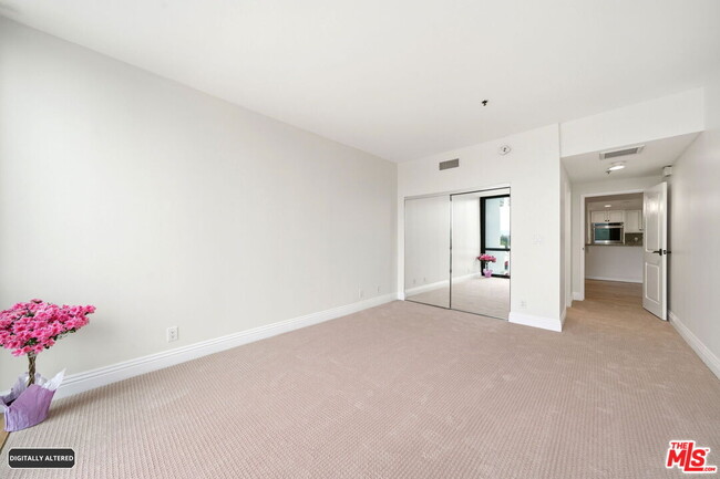 Building Photo - 10660 Wilshire Blvd
