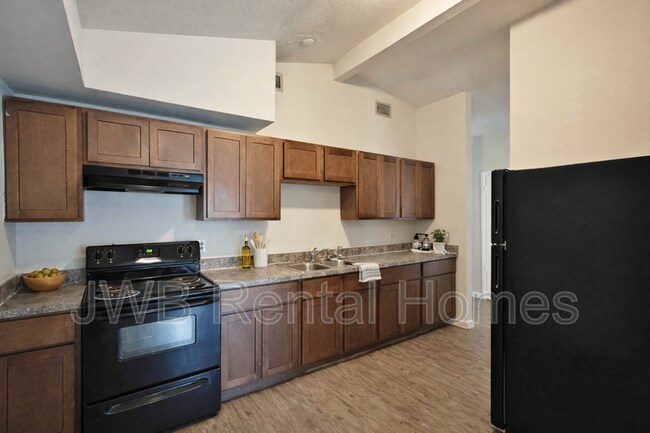 Building Photo - 8834 Darlington Dr