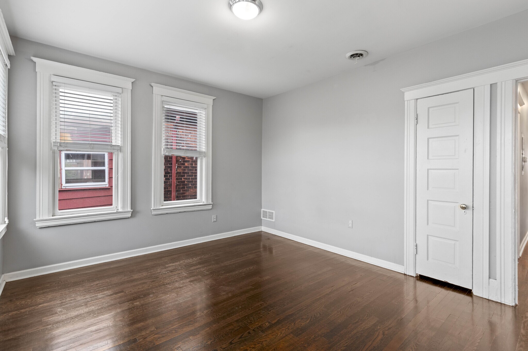Building Photo - 310 Hendrie St