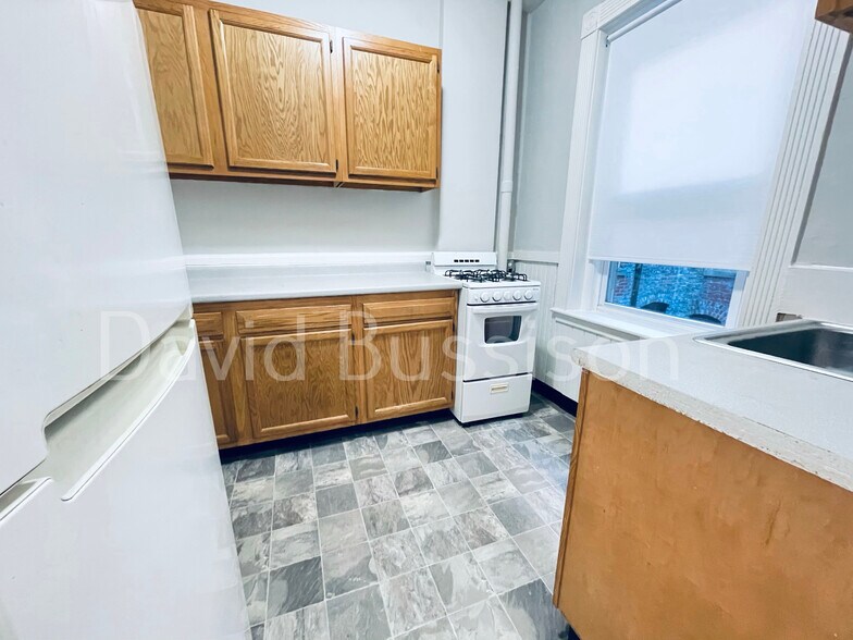 Building Photo - 75 Chester St