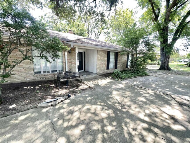 Building Photo - 230 East Fork Rd