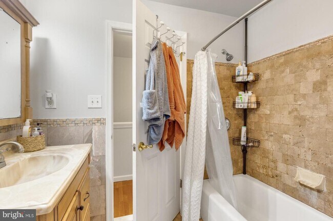 Building Photo - 920 S 16th St