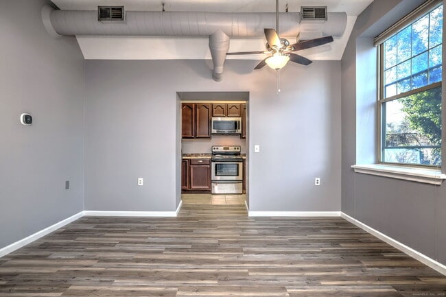 Building Photo - 146 High St