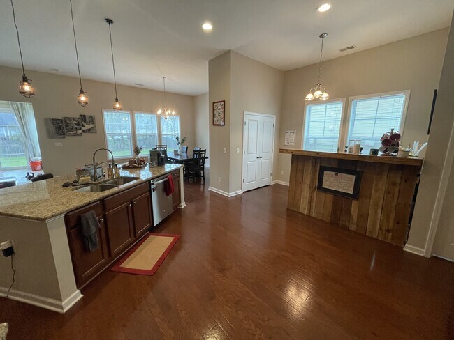 Building Photo - 1213 Raven Rd