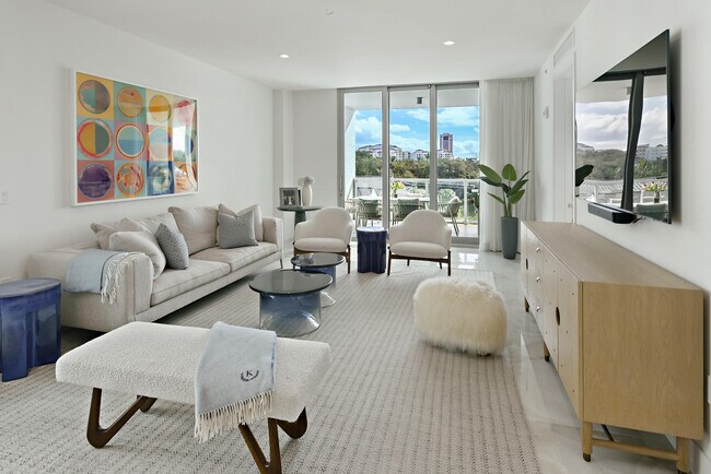 Building Photo - 485 E Royal Palm Rd