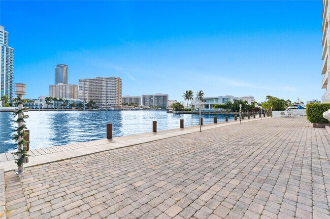 Building Photo - 121 Golden Isles Dr