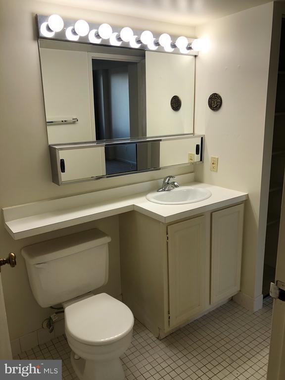 Building Photo - 7401 Westlake Terrace