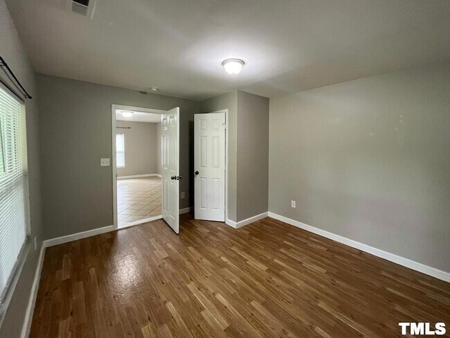 Building Photo - 316 W Chestnut Ave