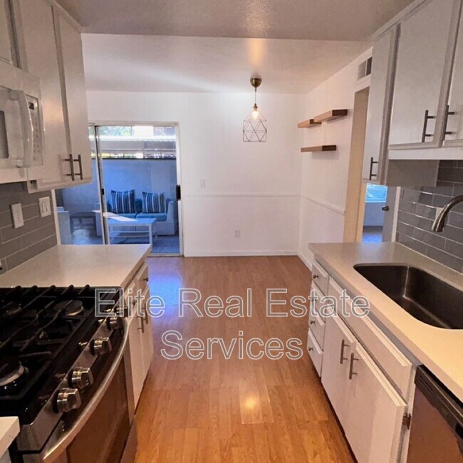 Building Photo - 6540 College Grove Dr