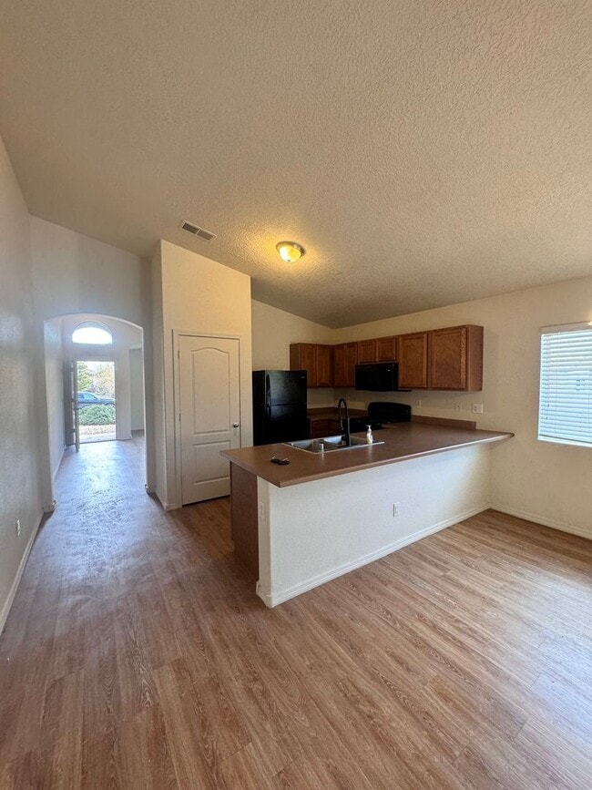 Building Photo - 3 bed 2 bath home in Los Lunas  MOVE IN SPECIAL!