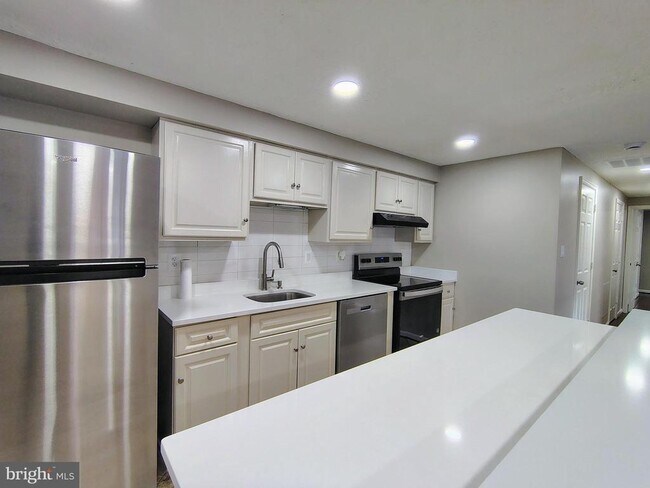 Building Photo - 12407 Hickory Tree Way