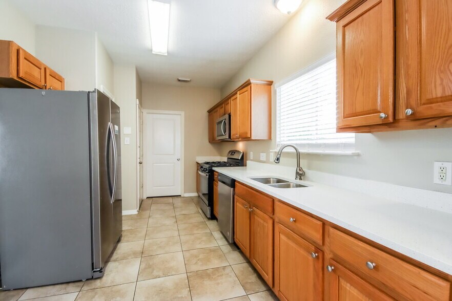 Building Photo - 26622 Cypresswood Dr