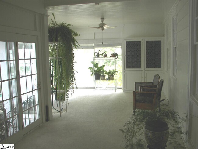 Building Photo - 101 W Augusta Pl