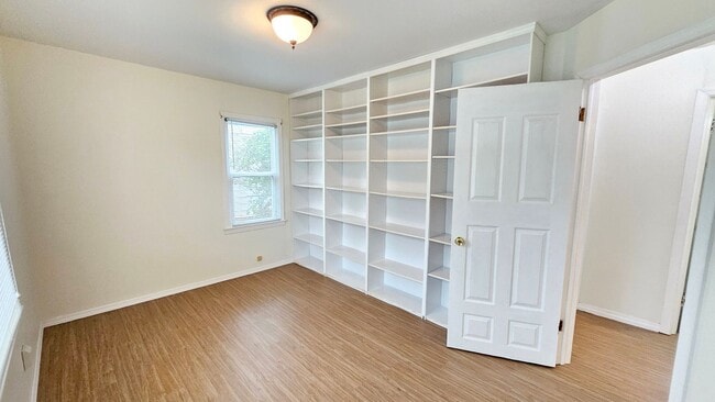 Building Photo - Charming 3/1 in Midwest City-Remodeled