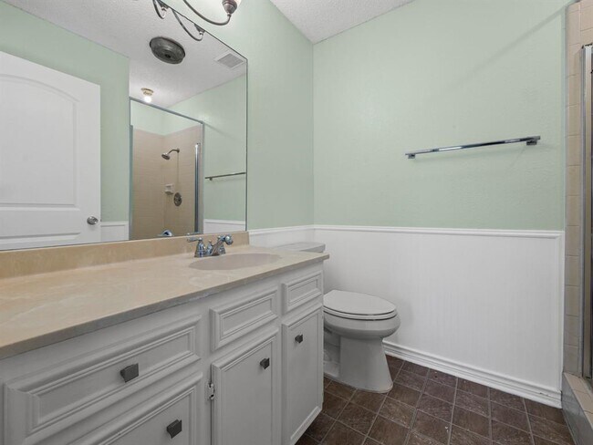 Building Photo - 1002 Cresswell Dr