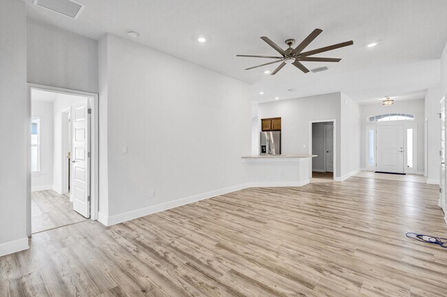 Building Photo - 5348 Lugo St