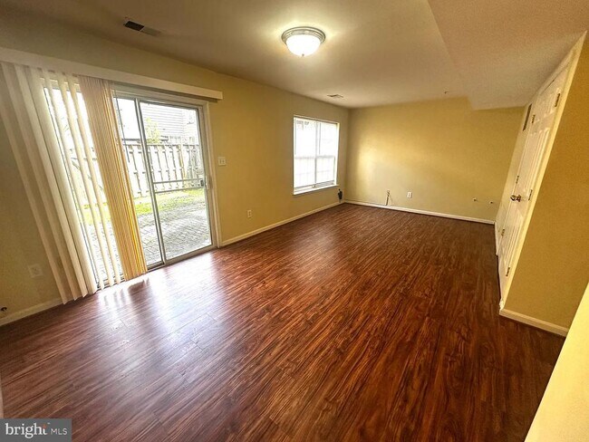 Building Photo - 12921 Woodcutter Cir