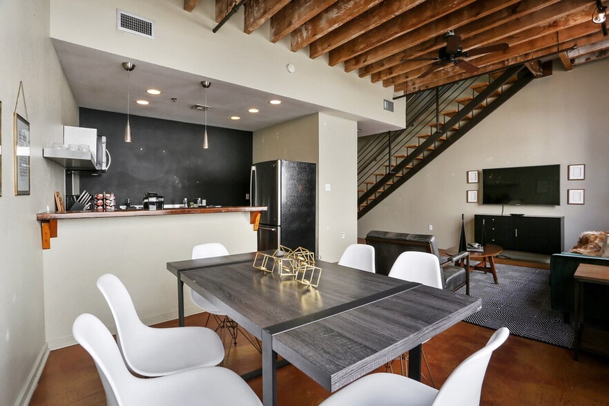 Building Photo - 1041 Constance St