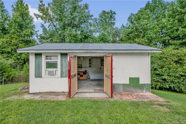 Building Photo - 604 Roundtree Dr