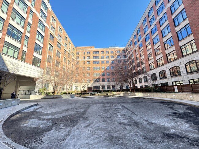 Building Photo - 123 Parkside Ave