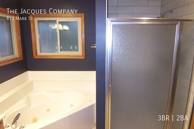 Building Photo - 813 Mark St