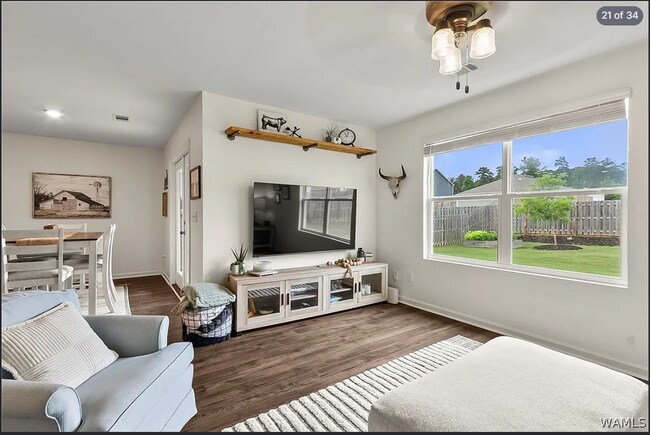 Building Photo - 3704 Magnolia Hls Dr