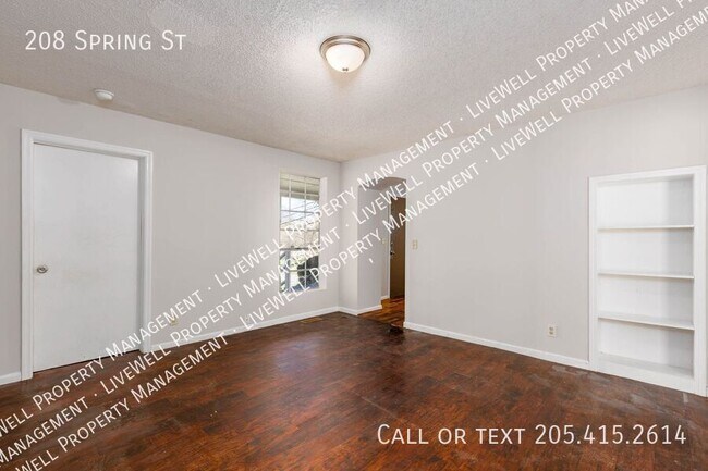 Building Photo - 208 Spring St