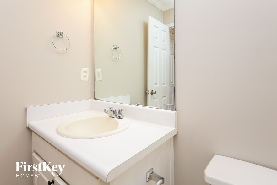 Building Photo - 2099 Morning Dew Pl