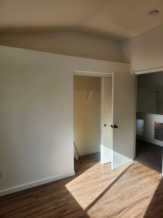 Building Photo - Spacious 4-Bedroom Home in a Prime Location