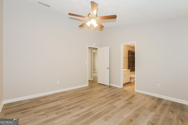 Building Photo - 3684 Linwood Way