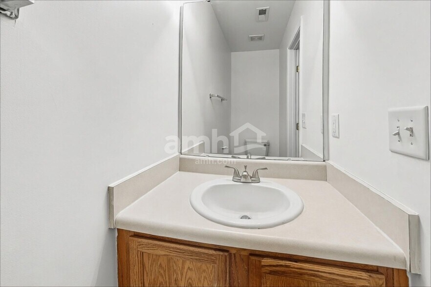 Building Photo - 3660 Watkins Ridge Ct