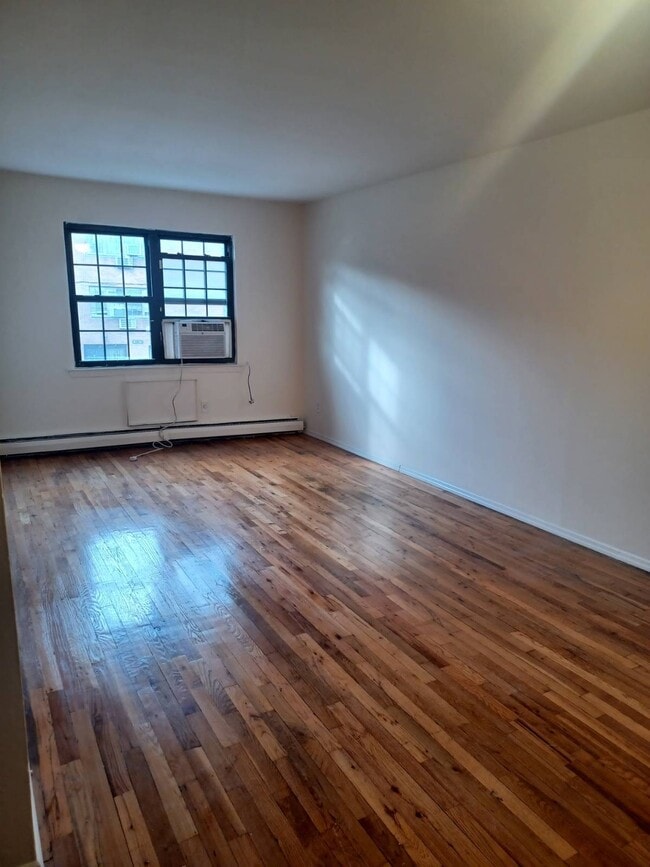 Building Photo - 156-14-156-79 79th St