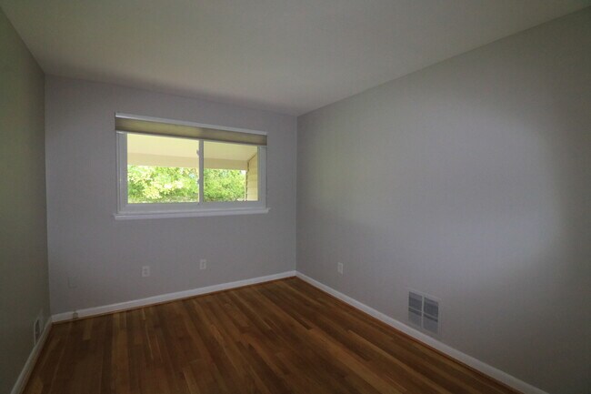 Building Photo - "Coming Soon". 4 bed + 2.5 Bath Stunning Split-Level in Kemp Mill