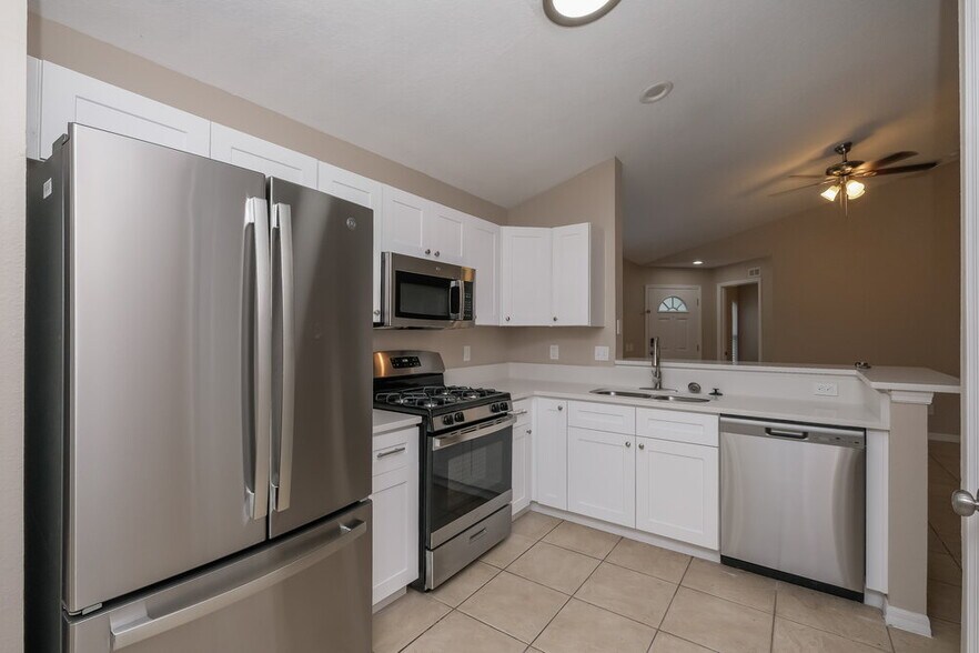 Building Photo - 15110 Deer Meadow Dr