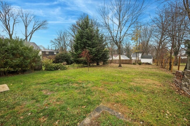 Building Photo - 6 Laurel Ave