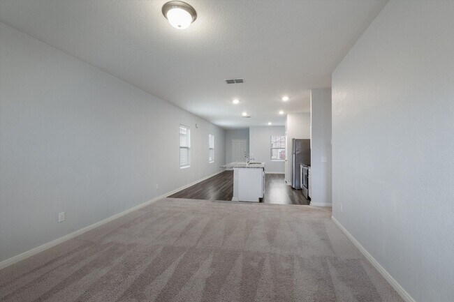 Building Photo - *MOVE IN SPECIAL ONE MONTH FREE*