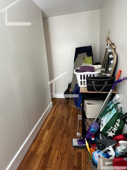 Building Photo - 8 Greylock Rd