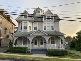 Building Photo - 1026 Pine St