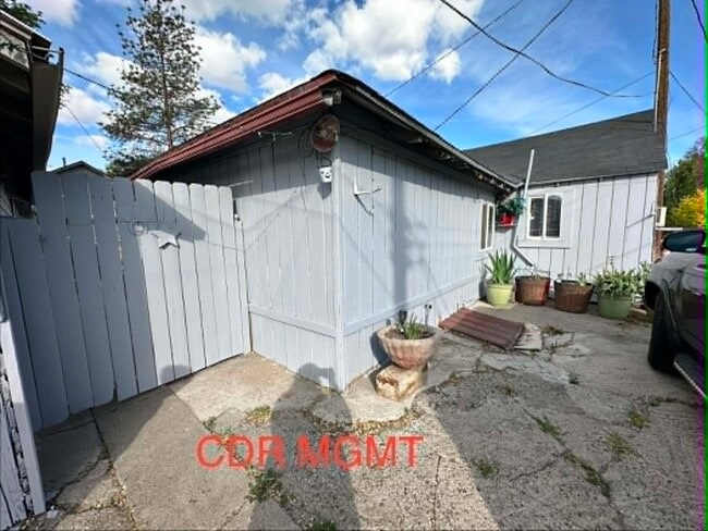 Building Photo - 551 1/2 4th Ave E