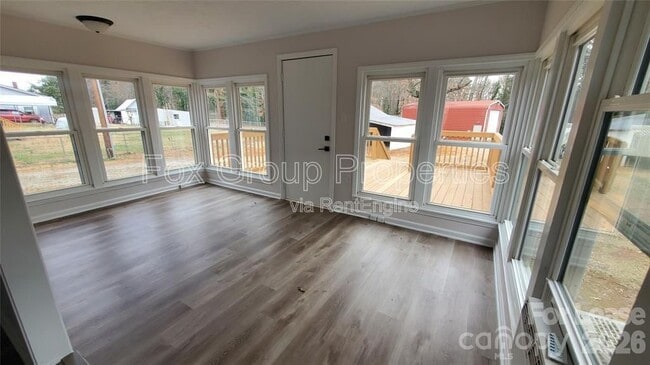 Building Photo - 132 Mt Mourne Loop