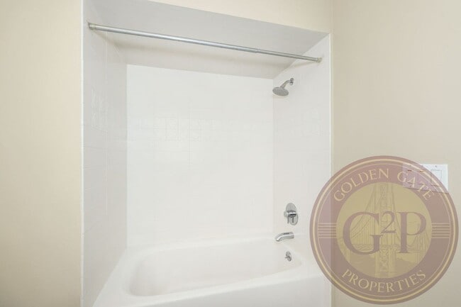Building Photo - Hayes Valley - 2 BR, 2 BA Condo 947 Sq. Ft...
