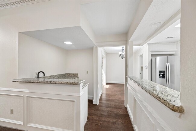 Building Photo - 6511 Pauma Dr