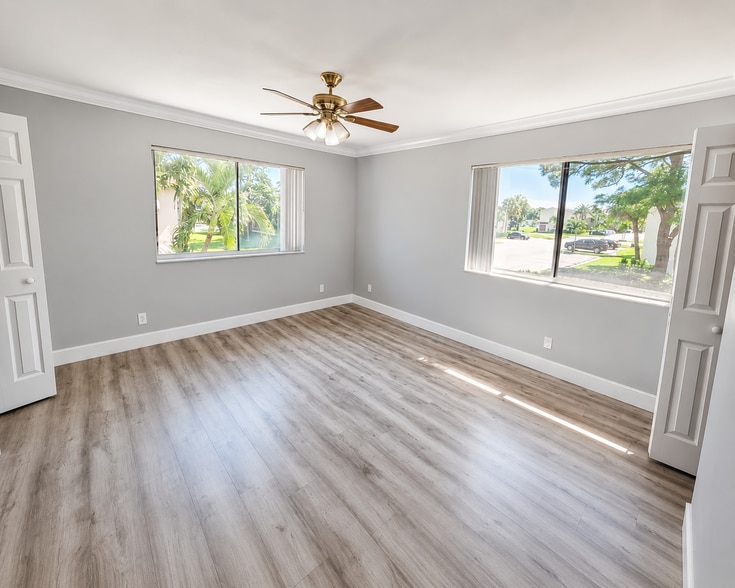 Building Photo - 2148 Sherwood Forest Blvd